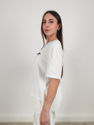 Modella indossa T-Shirt Short Boxy Bassotto