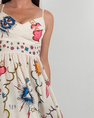 Modella indossa Abito Summer I'm Just a Girl