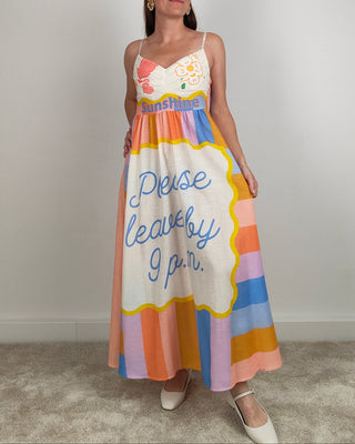 Modella indossa Abito Summer Sunshine