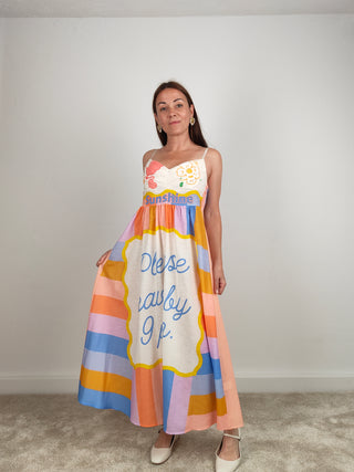 Modella indossa Abito Summer Sunshine
