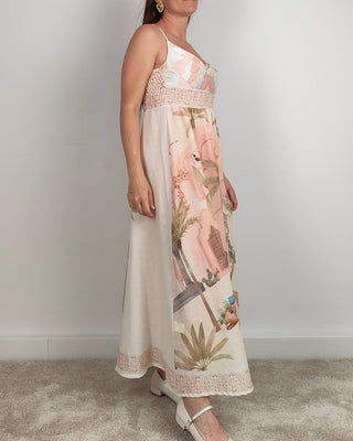 Modella indossa Abito Summer Palm Spring