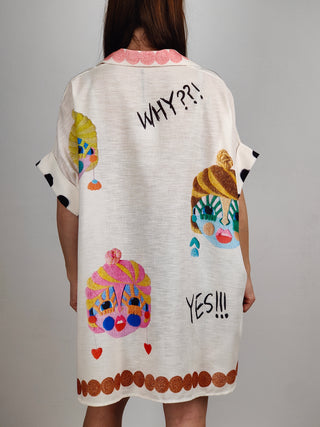 Modella indossa Camicia Over Take Me Away..