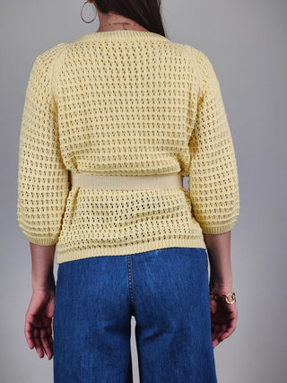 Modella indossa Cardigan Traforato con Cintura