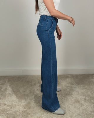 Modella indossa Jeans Zara Palazzo