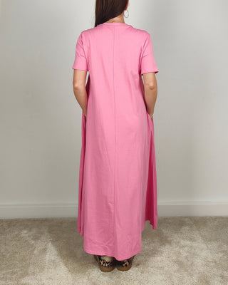 Modella indossa Abito T-shirt Lungo in Cotone