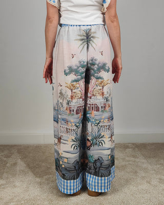 Modella indossa Pantalone Misto Lino Africa
