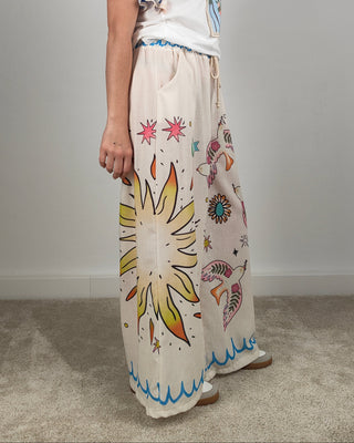 Modella indossa Pantalone Misto Lino Bird