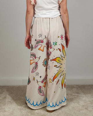 Modella indossa Pantalone Misto Lino Bird