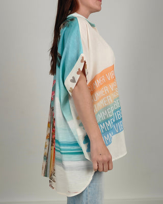 Modella indossa Camicia Over Summer Lovin