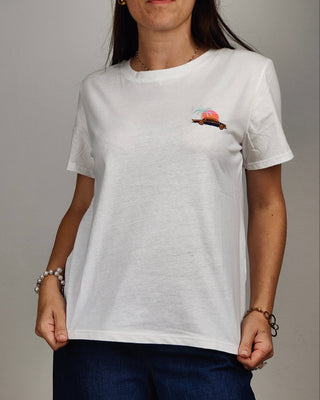 Modella indossa T-Shirt Los Angeles