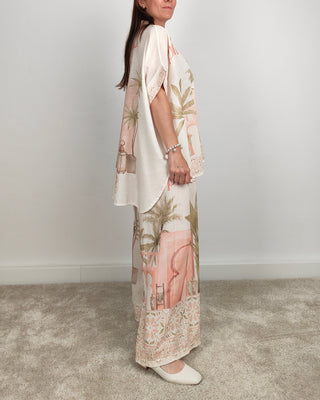 Modella indossa Completo Palm Spring
