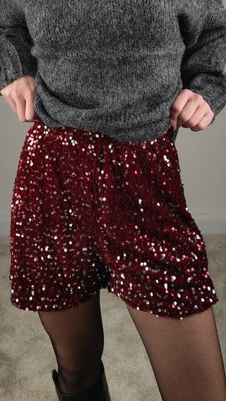 Pantaloncino in paillettes ed elegante, perfetto per le feste comode. Vestibilità comoda, ideale dalla XS alla M.